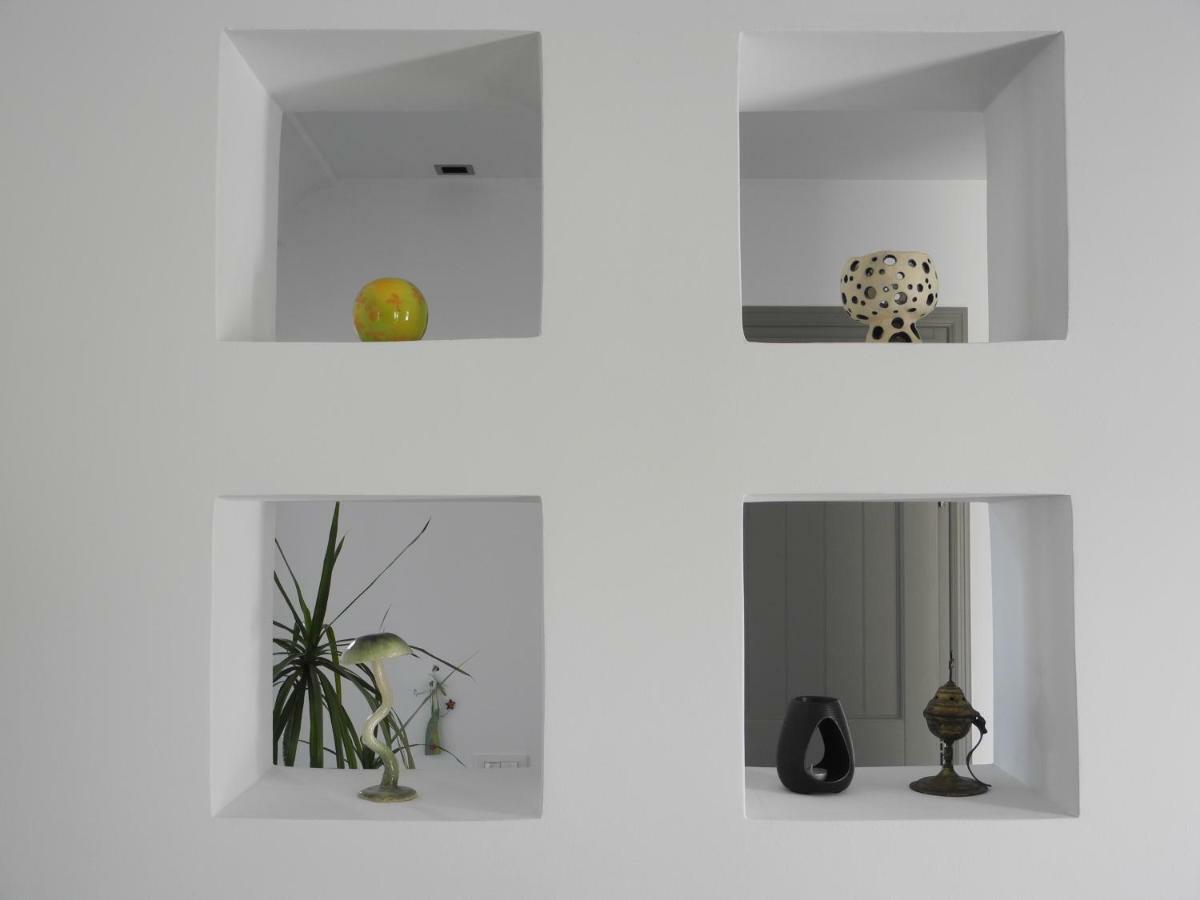 Home Of Lilies Fira  Luaran gambar